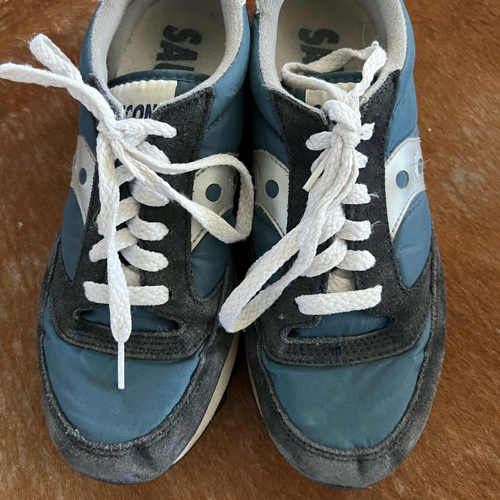 Saucony Jazz Navy sneakers.  Good used condition